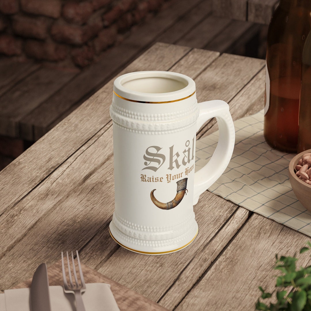 OTARTU Viking Beer Stein Mok, Imitatie Hout & Ijzer Bijl Handvat, 500 ml Taverne Stijl Mok voor Warme of Koude Dranken, RVS Bier Tankard voor Mannen en Vaderdag Gift