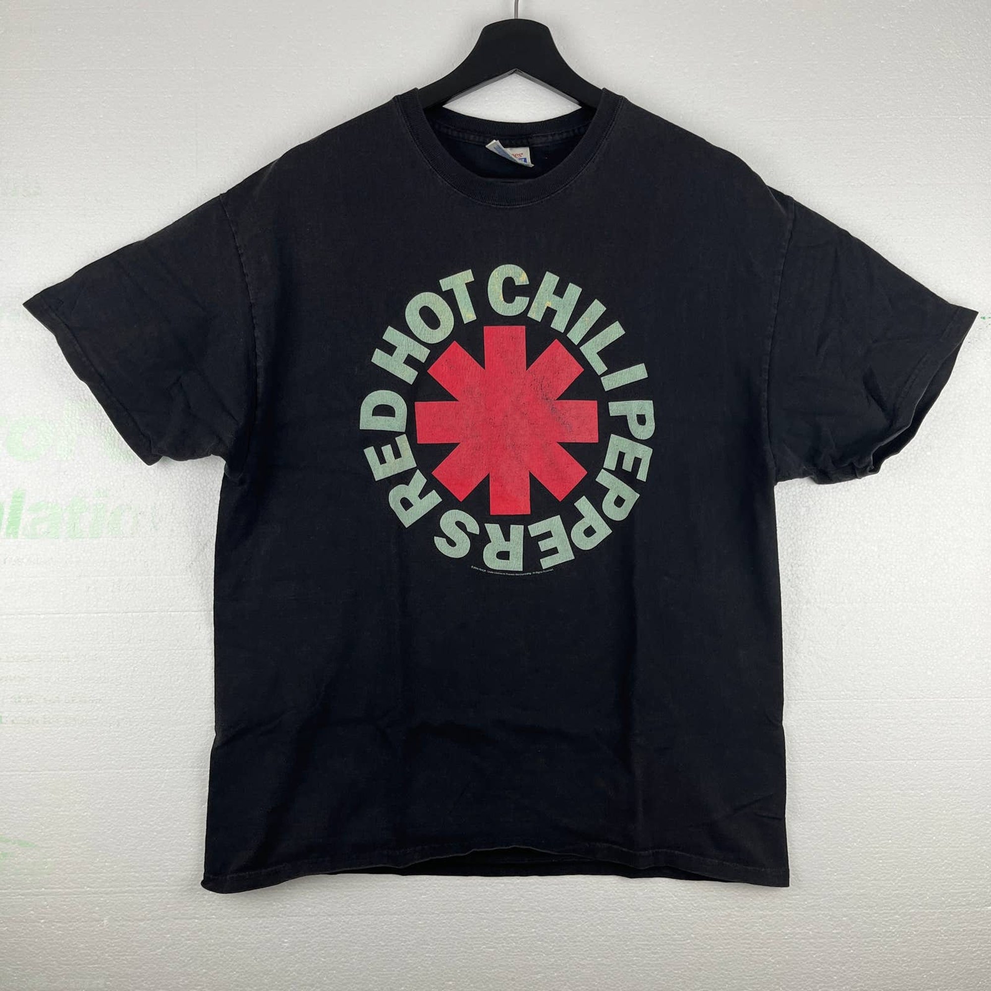 Discover Vintage Red Hot Chilli Peppers Band T-Shirt Large