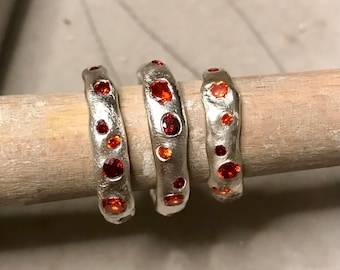 Choisissez les couleurs de votre pierre/ Bague en argent pur personnalisée/ Bague en argent de forme organique personnalisée/ Bague en argent éternité / Bague de 4 mm de largeur