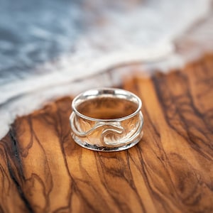 Sterling Silver Wave Spinner Ring: Artisan Unisex Band