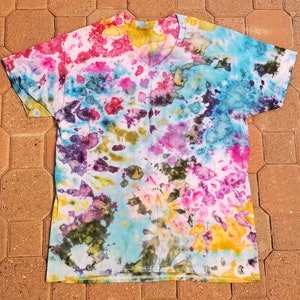 Rainbow Tie-Dye Men&#39;s V Neck T-shirt