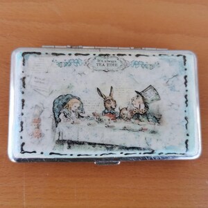 Alice im Wunderland Zigaretten Etui, verzierte Zigarettenschachtel, Zigarettenspitze aus Metall, Alice im Wunderland, Visitenkarten Halter Brieftasche