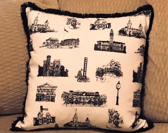 Individuelles Worcester Toile Kissen mit Borte und einer Auswahl an Einsatz.