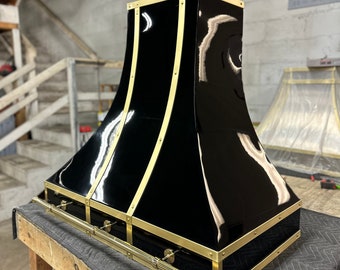 Custom kitchen hood: Curved gloss black with brass trims