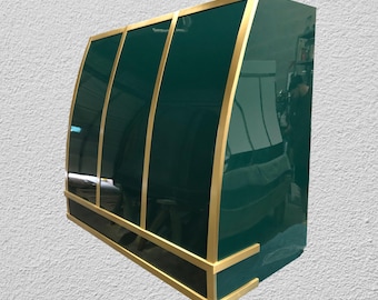 Custom Green Range Hood with Polished Brass Straps – Luxury Curved Kitchen Vent Hood – Handcrafted Modern Statement Piece