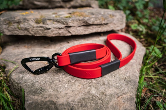 thumbnail image 2 of Super Heavy Duty BioThane Clamping Leash – Work Leash From Wooden Back Farms (Made In Germany) 2 of 3