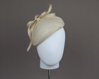 Dark Ivory Teardrop Hat - Natural Ivory Beige Fascinator - Cream Colored Wedding Hat - Races Hat - Duchess of Cambridge Style Cocktail Hat