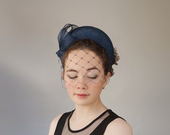 Marineblauwe Fascinator hoofdband - Marine Halo hoofdband - Marineblauwe bruiloftsgasthoofdband met optionele Birdcage Veil - Marine bruiloft haarband