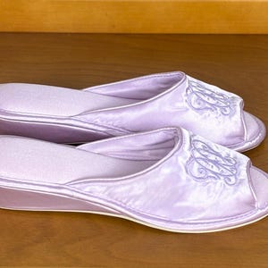 Vintage 1950s Madye’s Hausschuhe Satin Boudoir Medium Size 6.5 - 7.5 Flieder