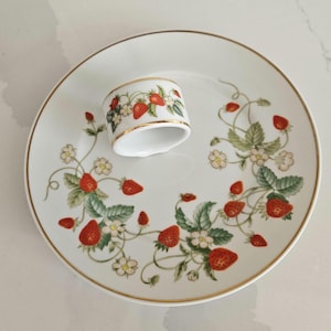 Avon Strawberry Plate And Napkin Holder | 22k Gold Rim