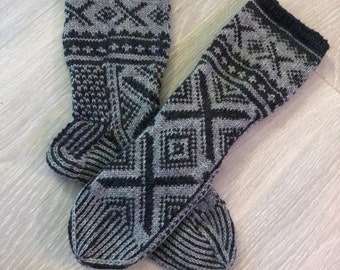 Unisex handknit socks
