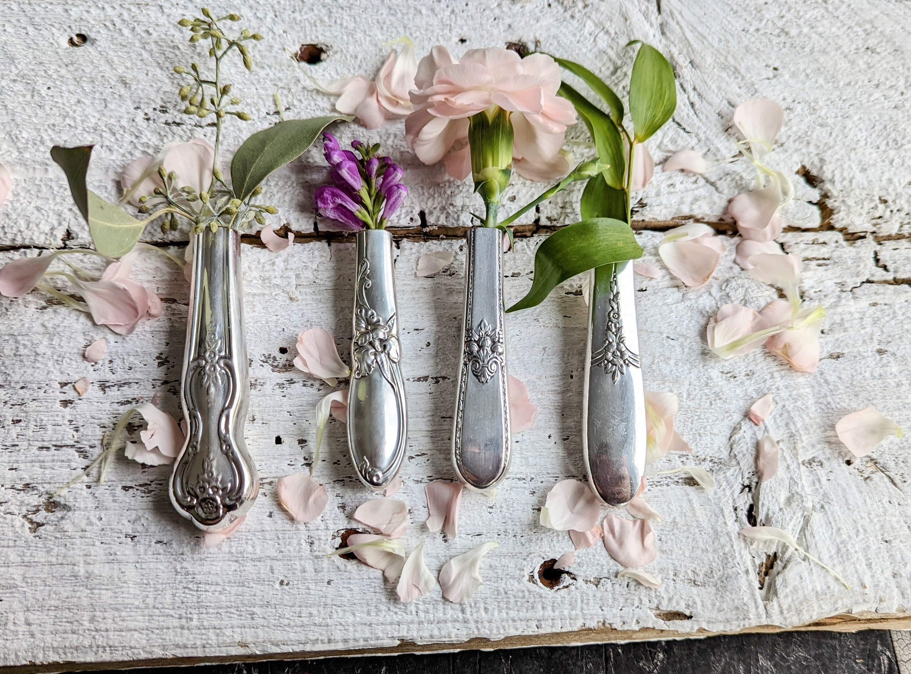 Fresh Floral Boutonniere with Magnetic Aid for Easy Placement — Stems