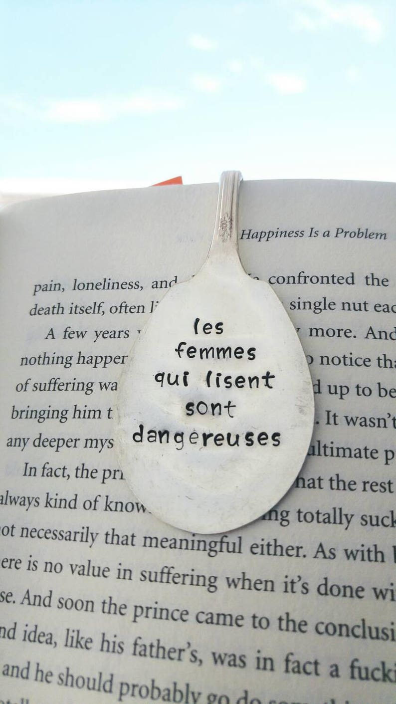 Les Femmes Qui Lisent Sont Dangereuse Critique Les femmes qui lisent sont dangereuses / Bookmark / French / | Etsy