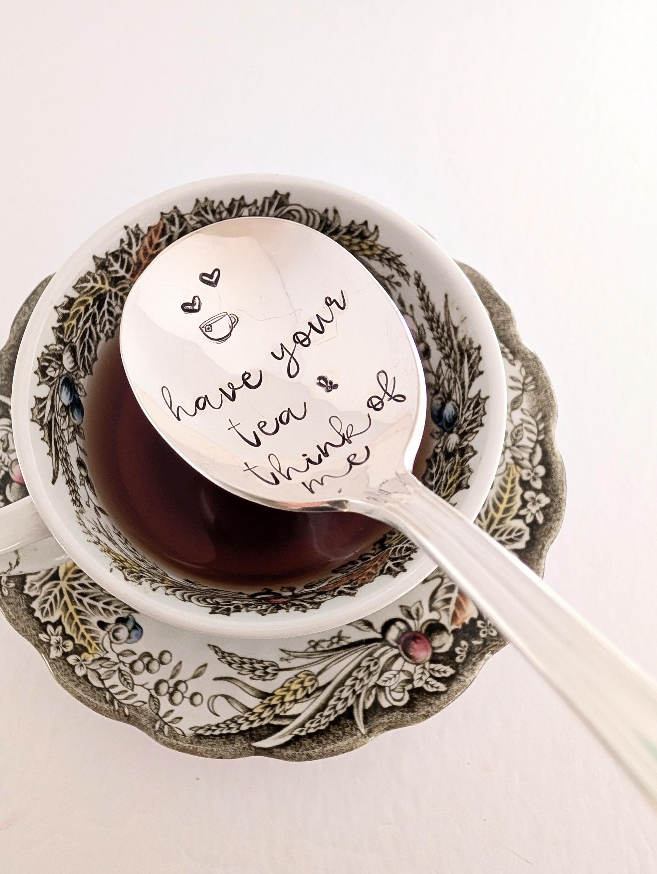 Teelöffel Geschenk Für Teeliebhaber – „It’s Tea O’clock Somewhere“ Gravierter Edelstahl-Löffel In Geschenkbox