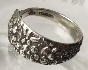 Repouse Spoon Ring