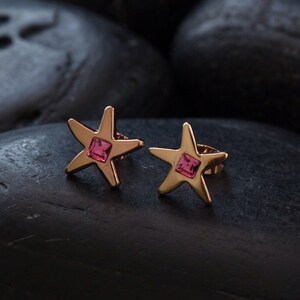 Star stud earrings with rose coloured Swarovski crystals in gold plating image 1