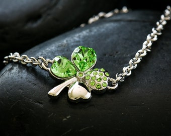 4 Leaf Clover Bracelet with Swarovski Crystal in Peridot set in Rhodium