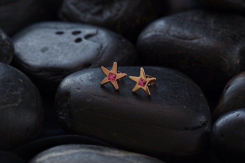 Star stud earrings with rose coloured Swarovski crystals in gold plating image 1