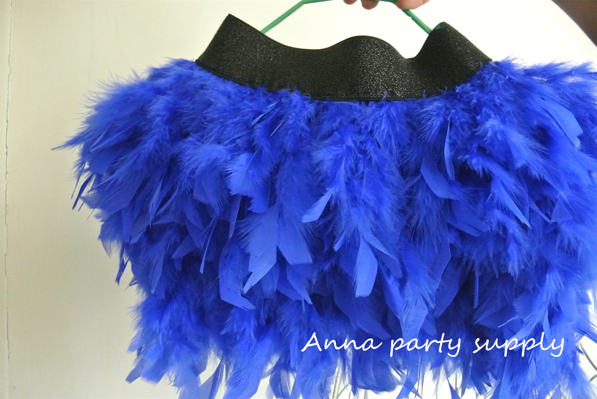 Falda de plumas negras para bailar fiesta de showgirl. -  España