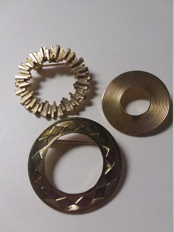 Vintage Circle Pins Lot of Three Scatter Pins Gol… - image 1