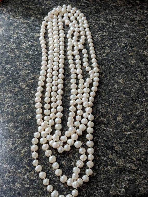 Vintage Freshwater Pearl Necklace Hand Knotted 10… - image 1