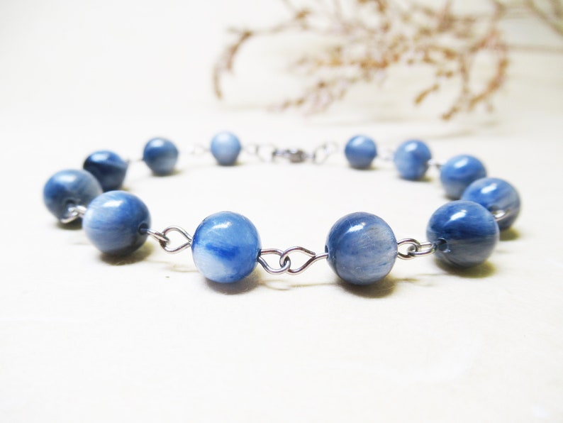 Blue Kyanite Bracelet Minimalist Bracelet Romantic Bracelet Delicate Bracelet Healing Crystal Vintage Bracelet 8mm Blue Kyanite Mothers Gift