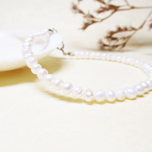 White Freshwater Pearl Bracelet Minimalist Bracelet Delicate Bracelet Wedding Bracelet Freshwater Pearl Jewelry Dainty Gemstone Bracelet