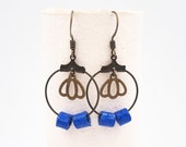 "Creole" earrings in pearls of blue and brass handmade rolled paper