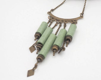 Korte groene ketting van ambachtelijke papieren kralen en messing, damessieraden, retro ketting, cadeau-idee, damesketting, boho ketting