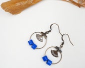 Boucles d'oreilles "créoles" en perles de papier roulé artisanal bleu et laiton