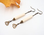 Boucles d'oreille "duo" en perles de papier artisanal blanc et laiton