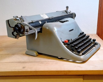 Macchina da scrivere Olivetti Lexikon 80