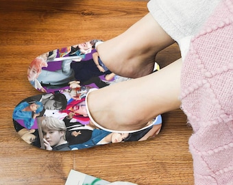 Damen BTS Collage rutschfeste Baumwollhausschuhe - K-Pop inspirierte Mode - Haushausschuhe - Slip-On - Jin Jimin J-Hope JungKook Suga V RM