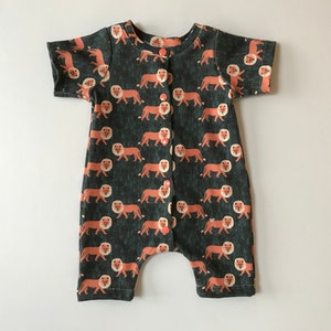 biologische baby leeuw harem romper, koraal marine print, unisex, sunsuit, baby peuter cadeau, biologische baby, meisje jongen zomerkleding, douchegift