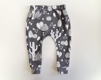 leggings biologici per neonati con stampa cactus GRIGIO CHIARO, taglie dalla nb alla 8YR, leggings per neonati, leggings per bambini piccoli, pantaloni per neonati, pantaloni per bambini piccoli, regalo per la doccia alla moda