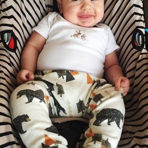 Bio-Baby-Leggings in geometrischen Camping-Bären, Größen Neugeborene bis 8Y, Baby-Leggings, Kleinkind-Leggings, Baby-Hose, Kleinkind-Geschenk, Baby-Geschenk