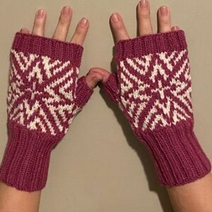 HANDKNIT FINGERLESS GLOVES