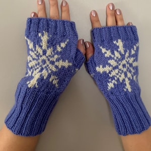 HANDKNIT FINGERLESS GLOVES