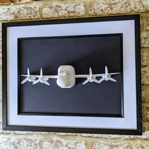 Escultura do bombardeiro Avro Lancaster impressa em 3D: modelo de aeronave da RAF emoldurado