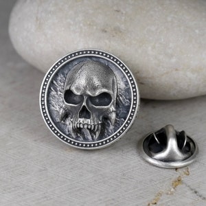 Round Brooch Pin Vampire Skull, Memento Mori, Sterling Silver 925 Lapel Badge, Gothic Pin, Lapel Badge, Unique Design & Best Quality