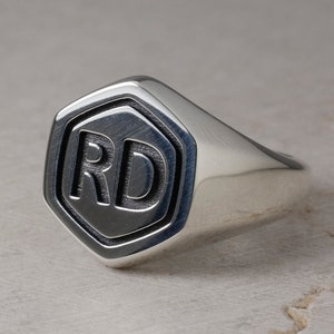 Anillo con sello del alfabeto en forma de hexágono hecho a medida, anillo unisex con letra inicial personalizada, J, K, L, M, N, O, P, Q, R, S, T, U, V, W, X, Y, Z