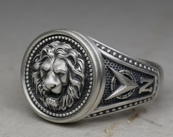 Signet Ring with Compass Design, Unisex Chevalier Round Leo Zodiac Symbol, Lion Head Bronze or Sterling Silver 925, Men's Animal North Star