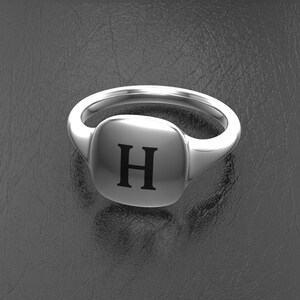 Anillo con sello de monograma en forma de cojín hecho a medida, anillo unisex con inicial para el meñique, I, J, K, L, M, N, O, P, Q, R, S, T, U, V, W, X, Y, Z