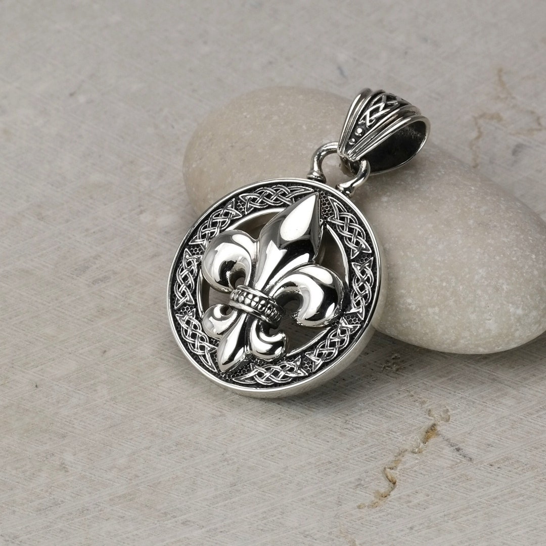Knot Pendant 29mm With Fleur De Lis, 3.5mm Braided Wheat Knot Pendant 29mm With Fleur De Lis, 3.5mm Braided Wheat