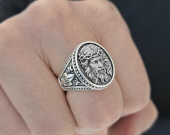 Men's Signet Ring With Jesus Christ Face and Ringside View Fleur