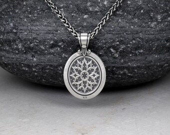 イエス・キリストの顔とオーバルフレームのペンダント、2.5 mmスピガ