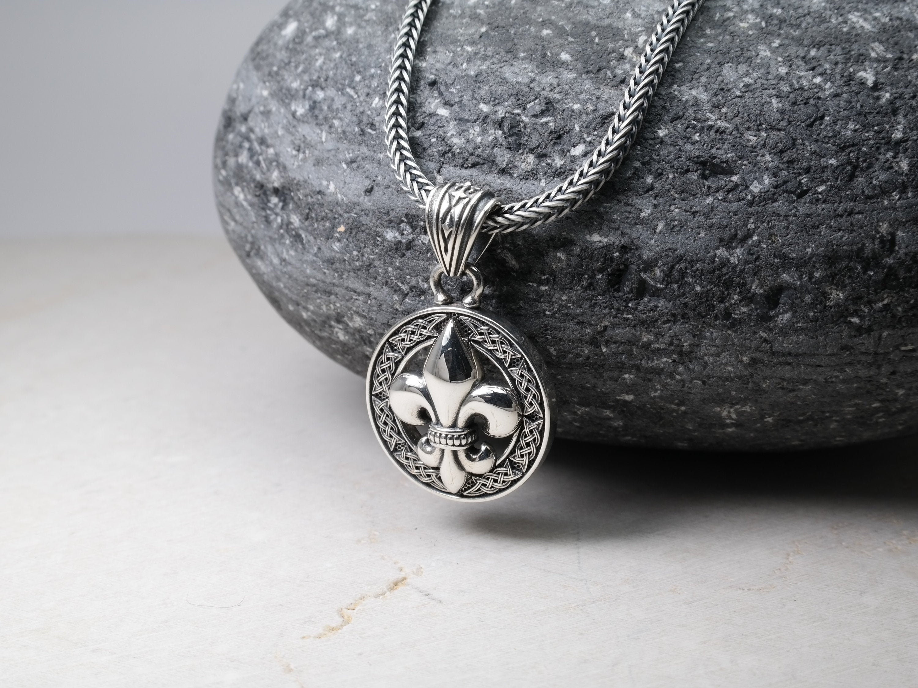 23 Mm Round Fleur De Lis Knot Pendant, Celtic Knot Pendant