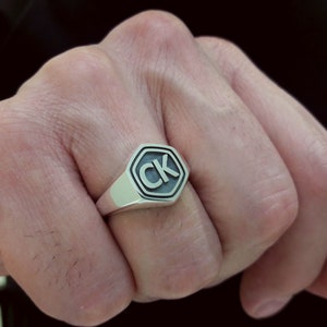 Anillo con sello de monograma de forma hexagonal hecho a medida, anillo de caballero unisex con alfabeto personalizado, A, B, C, D, E, F, G, H, I, J, K, L, M, N, O, P, Q