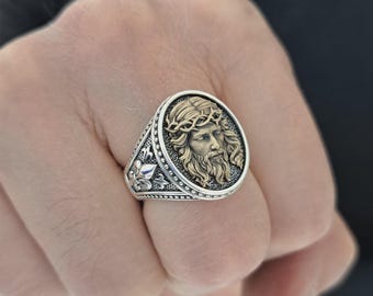 Men's Signet Ring With Jesus Christ Face and Ringside View Fleur
