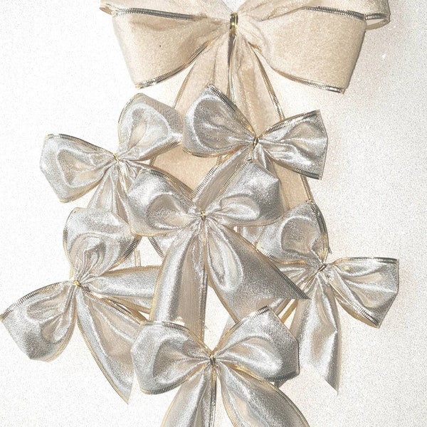 Christmas Bows 7 piece set Champagne velvet Tree topper plus 6 smaller bows in a matching champagne shimmer......